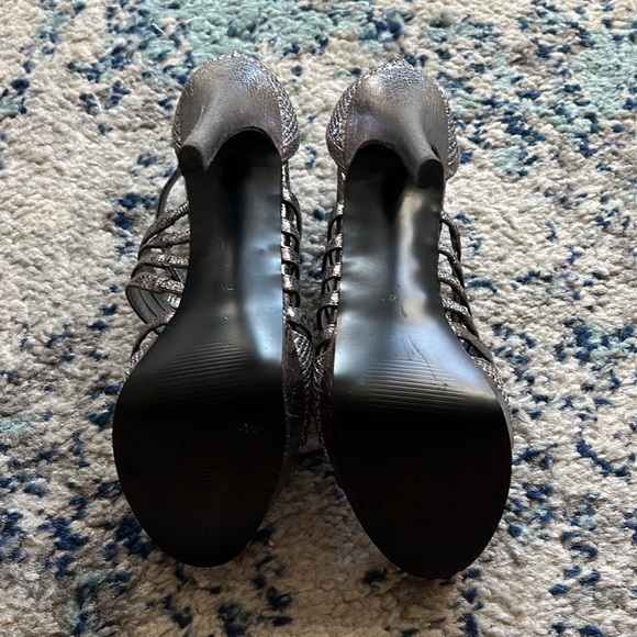Silver Guess Pumps - Picture 3 of 4